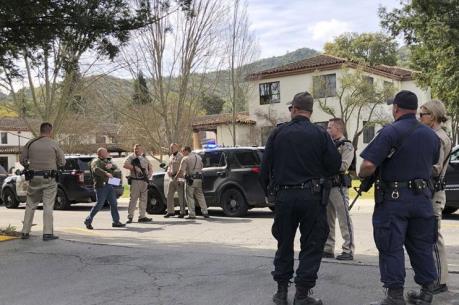 Nổ súng ở Mỹ, 3 người bị bắt làm con tin