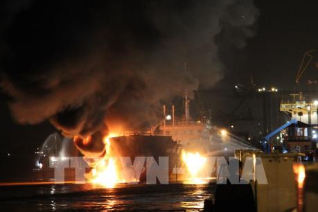 Tàu chở dầu đang cháy lớn tại Hải Phòng