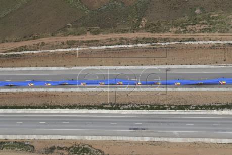 Bolivia lập kỷ lục thế giới về băng quốc kỳ dài nhất
