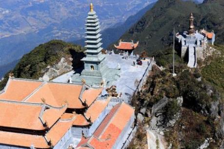 Hội xuân Mở Cổng Trời Fansipan rộn ràng đón du khách thập phương