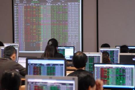 Chứng khoán ngày 8/4: VN – Index sát mốc 1.000 điểm