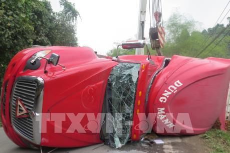 Lật xe container, Quốc lộ 4D ách tắc nhiều giờ