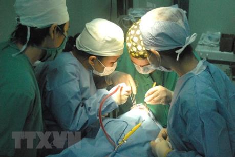 Bóc tách thành công khối u quái khổng lồ ở trẻ sơ sinh