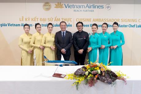 Vietnam Airlines công bố Đại sứ Ẩm thực Toàn cầu Luke Nguyễn