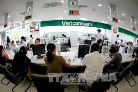 Vietcombank tiếp tục điều chỉnh phí dịch vụ ngân hàng