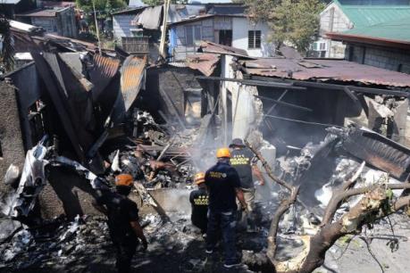 Máy bay rơi vào nhà dân khiến nhiều người thiệt mạng