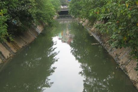 Nguyên nhân nào gây ô nhiễm môi trường tại tổ dân phố số 21, phường Trung Tự, Hà Nội