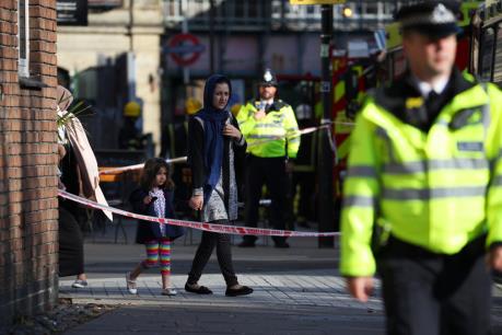 Hàng trăm trường học tại Anh bị đe dọa đánh bom