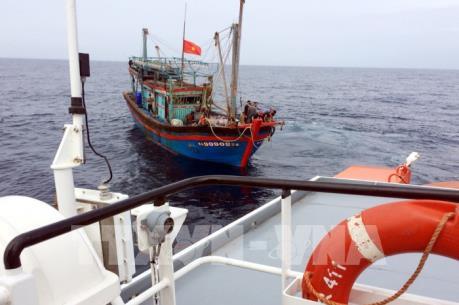 Phản đối Trung Quốc đơn phương ban hành Quy chế cấm đánh bắt cá trên biển Đông