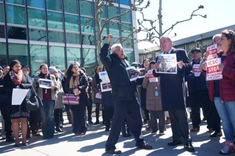 Các nhân viên tại trụ sở LHQ ở New York biểu tình yêu cầu cải thiện điều kiện làm việc