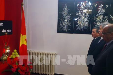 Thủ tướng Ahmed Ouyahia viếng tang lễ nguyên Thủ tướng Phan Văn Khải tại Algeria