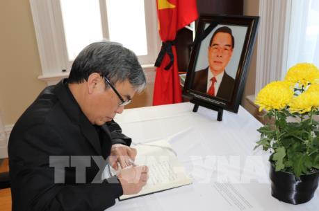 Tổ chức trọng thể lễ viếng nguyên Thủ tướng Phan Văn Khải tại nhiều nước