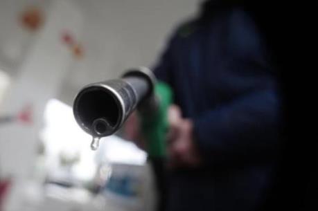 Giá dầu thế giới chạm mức cao nhất trong 6 tuần