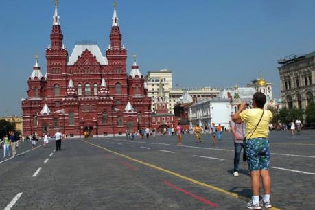 Ukraine siết chặt quy định với du khách Nga