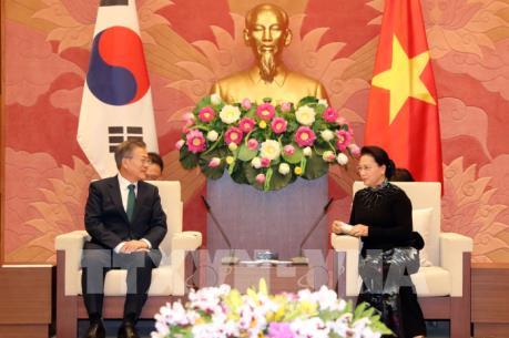 Chủ tịch Quốc hội Nguyễn Thị Kim Ngân hội kiến Tổng thống Hàn Quốc Moon Jae-in