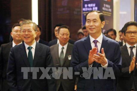 Thời báo Hàn Quốc đưa tin đậm nét về chuyến thăm của Tổng thống Moon Jae-in tới Việt Nam