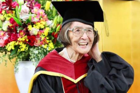 Người cao tuổi nhất ở Nhật Bản được nhận bằng tiến sĩ