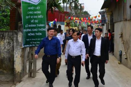 Vietcombank dành hàng tỷ đồng làm đường nông thôn mới tại Hưng Yên