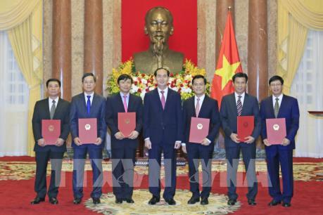 Chủ tịch nước Trần Đại Quang trao Quyết định bổ nhiệm 6 Đại sứ nhiệm kỳ 2018 - 2021