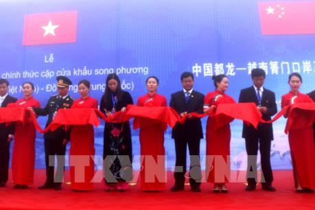 Chính thức mở cửa cặp cửa khẩu song phương Xín Mần (Việt Nam) - Đô Long (Trung Quốc)