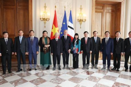 Tổng Bí thư Nguyễn Phú Trọng và Chủ tịch Quốc hội Pháp ký thỏa thuận hợp tác