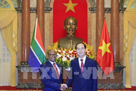 Chủ tịch nước Trần Đại Quang tiếp các Đại sứ Nam Phi, Ai Cập trình Quốc thư