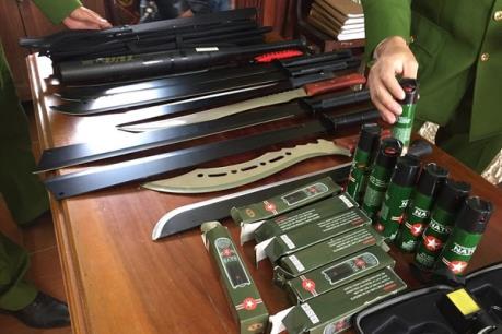 Triệt phá đường dây tàng trữ, mua bán trái phép hung khí, công cụ hỗ trợ