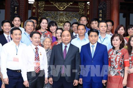 Thủ tướng Nguyễn Xuân Phúc thăm Làng gốm và gặp gỡ các nghệ nhân gốm sứ Bát Tràng