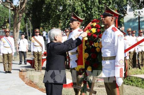 Tổng Bí thư Nguyễn Phú Trọng đặt vòng hoa tại Tượng đài Chủ tịch Hồ Chí Minh ở Cuba