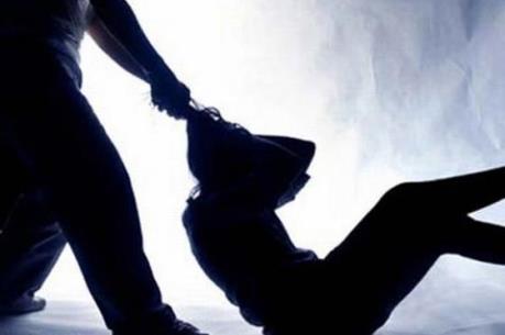 Khởi tố phụ huynh đánh giáo sinh đang mang thai