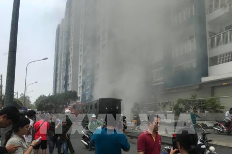 Nhiều cư dân rời chung cư Carina Plaza tìm nơi ở tạm