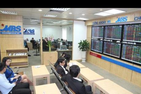 Chứng khoán ngày 11/7: VN- Index lại mất mốc 900 điểm