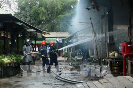 Điều tra nguyên nhân gây ra vụ cháy chợ Quang tại Thanh Trì, Hà Nội