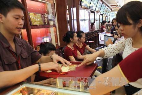 Giá vàng hôm nay 2/4 tăng giảm trái chiều