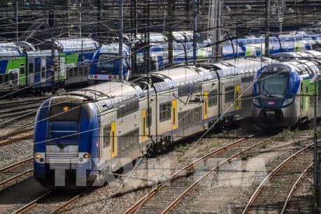 Nước Pháp trải qua ngày "Thứ Ba đen tối"