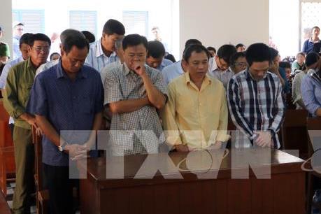 12 cán bộ Thuế và Hải quan An Giang lĩnh án tù trong vụ mua bán khống hóa đơn thuế VAT