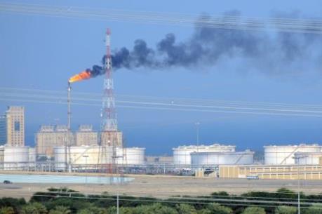 Giá dầu thế giới giảm nhẹ