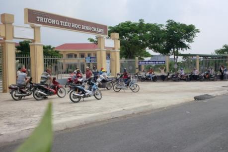 Cách chức Hiệu trưởng nhà trường trong vụ bắt cô giáo quỳ gối xin lỗi phụ huynh