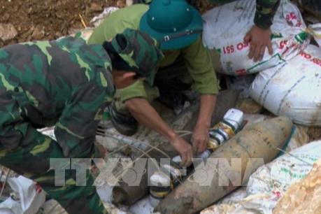 Phá hủy thành công 2 quả bom sót lại sau chiến tranh tại Hòa Bình