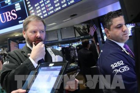 Phố Wall lao dốc vì nguy cơ chiến tranh thương mại