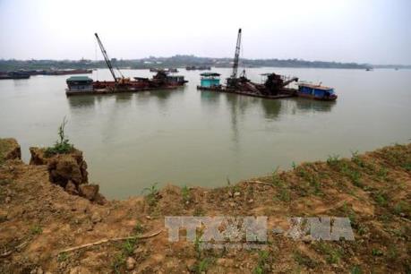 Bến cát không phép ngang nhiên hoạt động