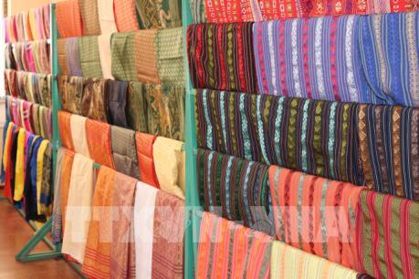 Du lịch Việt Nam: Khôi phục và bảo tồn hoa văn cổ trên thổ cẩm Chăm