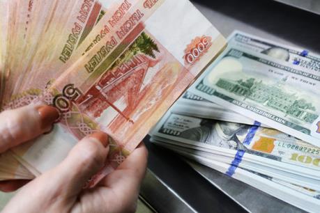Đồng ruble Nga rớt xuống mức thấp nhất kể từ tháng 12/2016