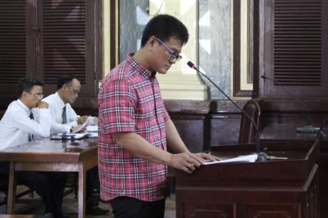 Tuyên phạt 12 năm tù đối với cán bộ hải quan nhận hối lộ