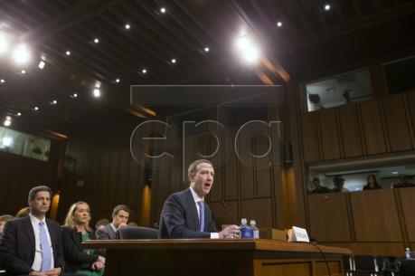 Vụ bê bối dữ liệu của Facebook: Ông M.Zuckerberg điều trần trước Quốc hội Mỹ