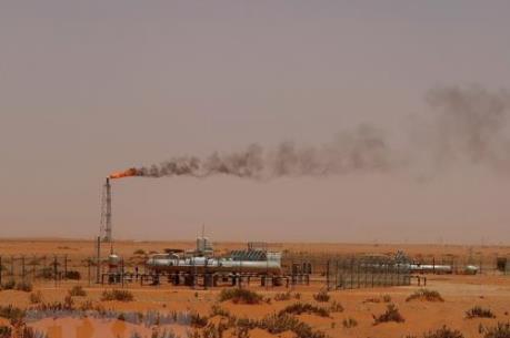 Nguồn cung từ Venezuela sụt giảm đẩy giá dầu châu Á đi lên