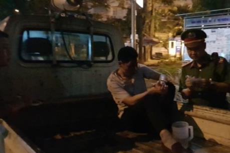 Bắt khẩn cấp lái xe ô tô kéo lê người và xe máy ở ngã 6 Ô Chợ Dừa