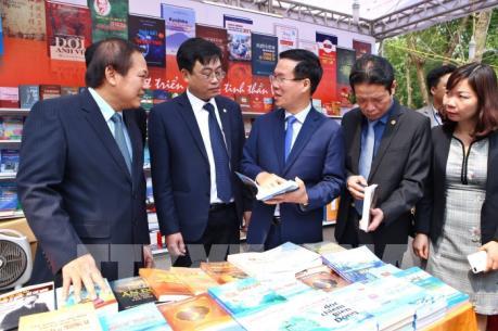 Lần đầu tiên Việt Nam ra mắt sách tóm lược cơ bản về cách mạng 4.0