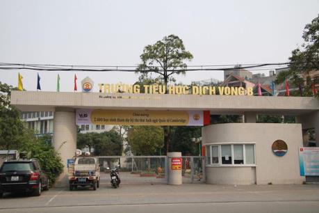 Làm rõ nguyên nhân vụ một học sinh bị rơi từ tầng 4 trường Tiểu học Dịch Vọng B, Hà Nội