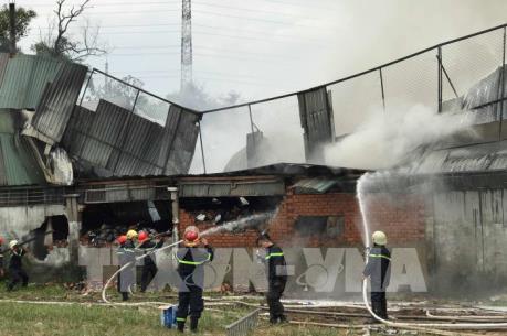 Hỏa hoạn thiêu rụi kho chứa nguyên liệu một công ty may tại TP.HCM